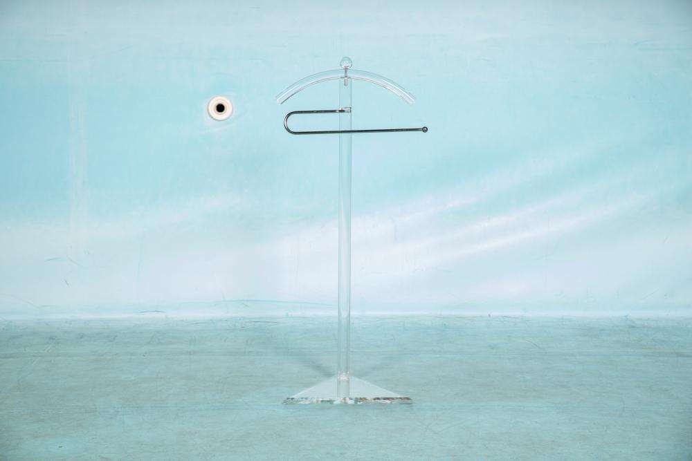 Minimalistische Dressboy Van Plexiglas, Postmodern Kapstok Jaren 1980 photo for sale