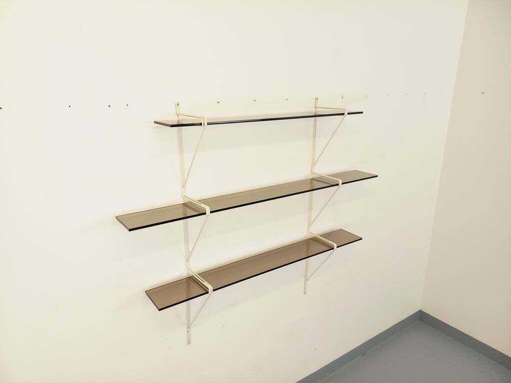 photo vintage String Tomado Wall Shelf In Smoked Glass And White Metal