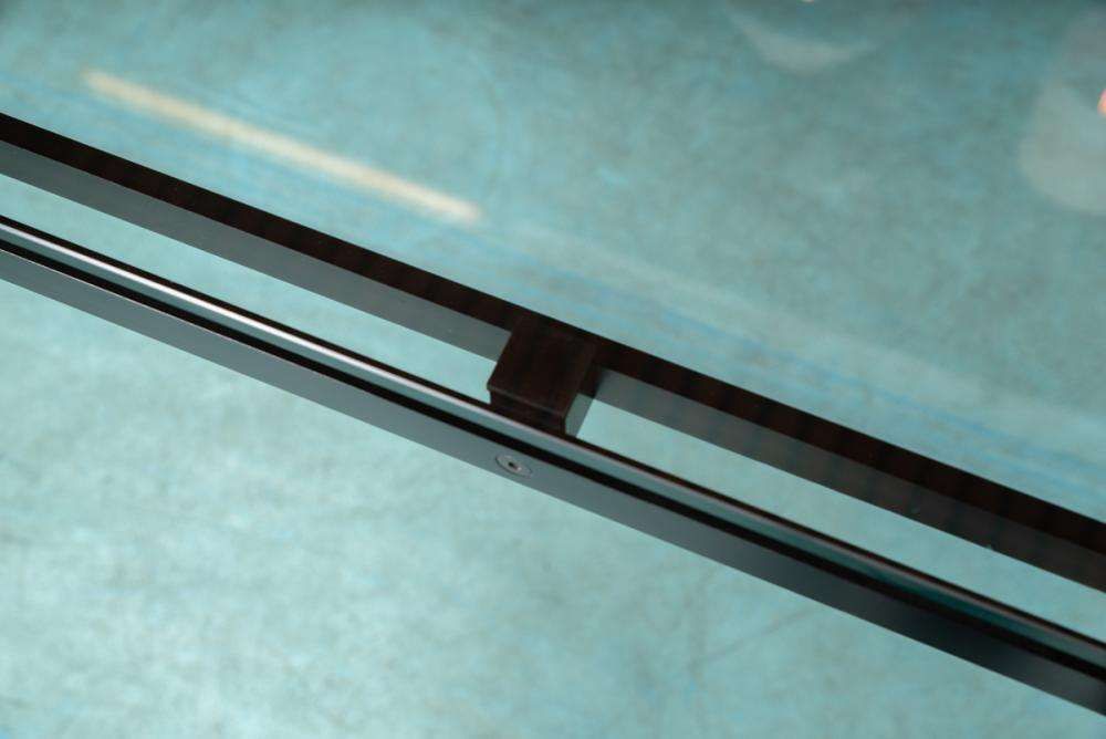 photo vintage Minimalistische Glazen Eettafel Met Metalen Onderstel, Mid Century Modern Jaren 1980