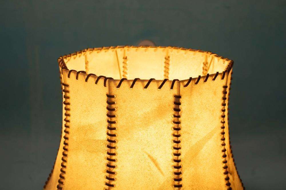 photo furniture Brutalistische Bronzen Tafellamp, Sculptuurontwerp Jaren 1970