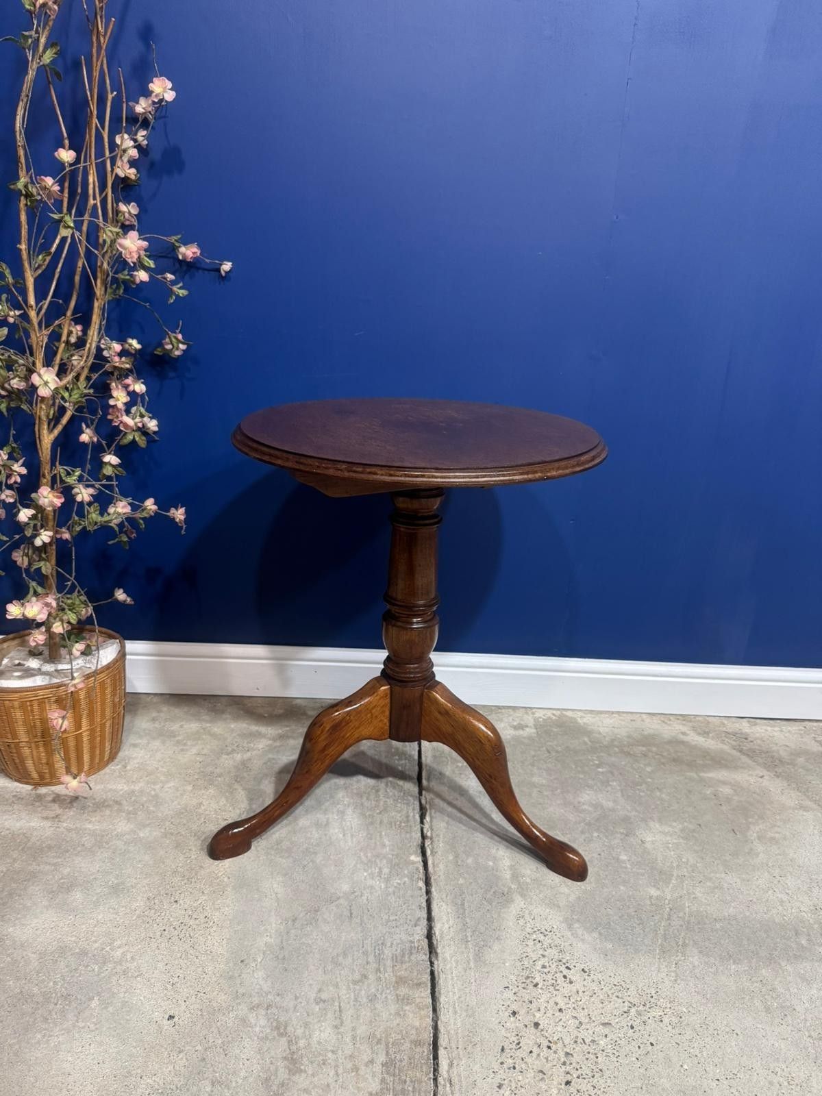Victorian Tilt Top Wine Table Tripod Side Table Plant Lamp Stand Antique photo furniture