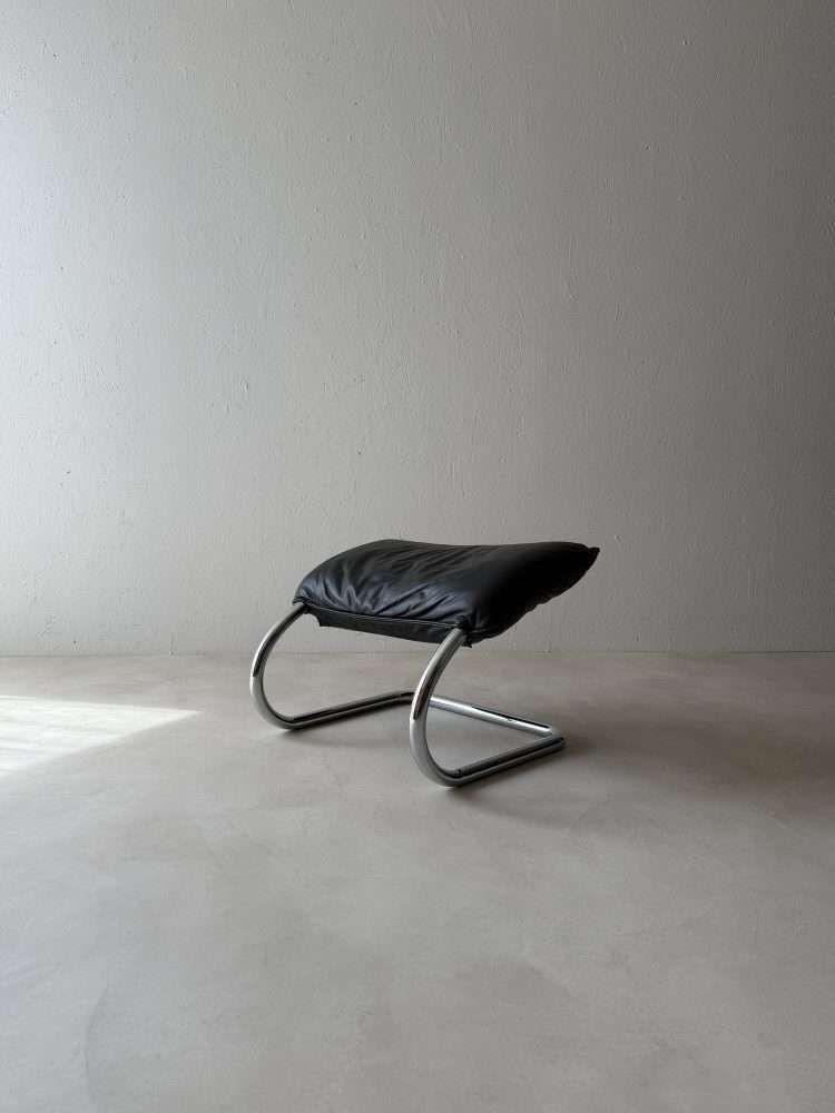 Zwitserse Lounge Fauteuil Met Ottoman – Robert Haussmann, Jaren 1980 photo for sale
