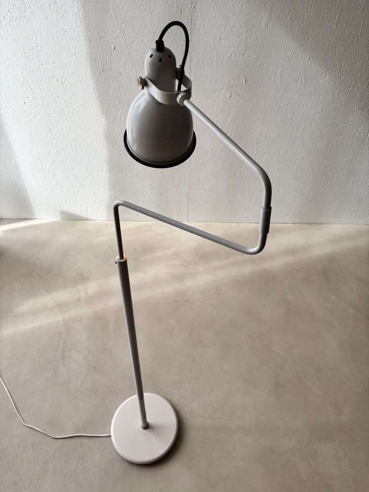 Hoogervorst Anvia Vloerlamp Jaren 1960 – Minimalistisch Vintage Design photo vinterior