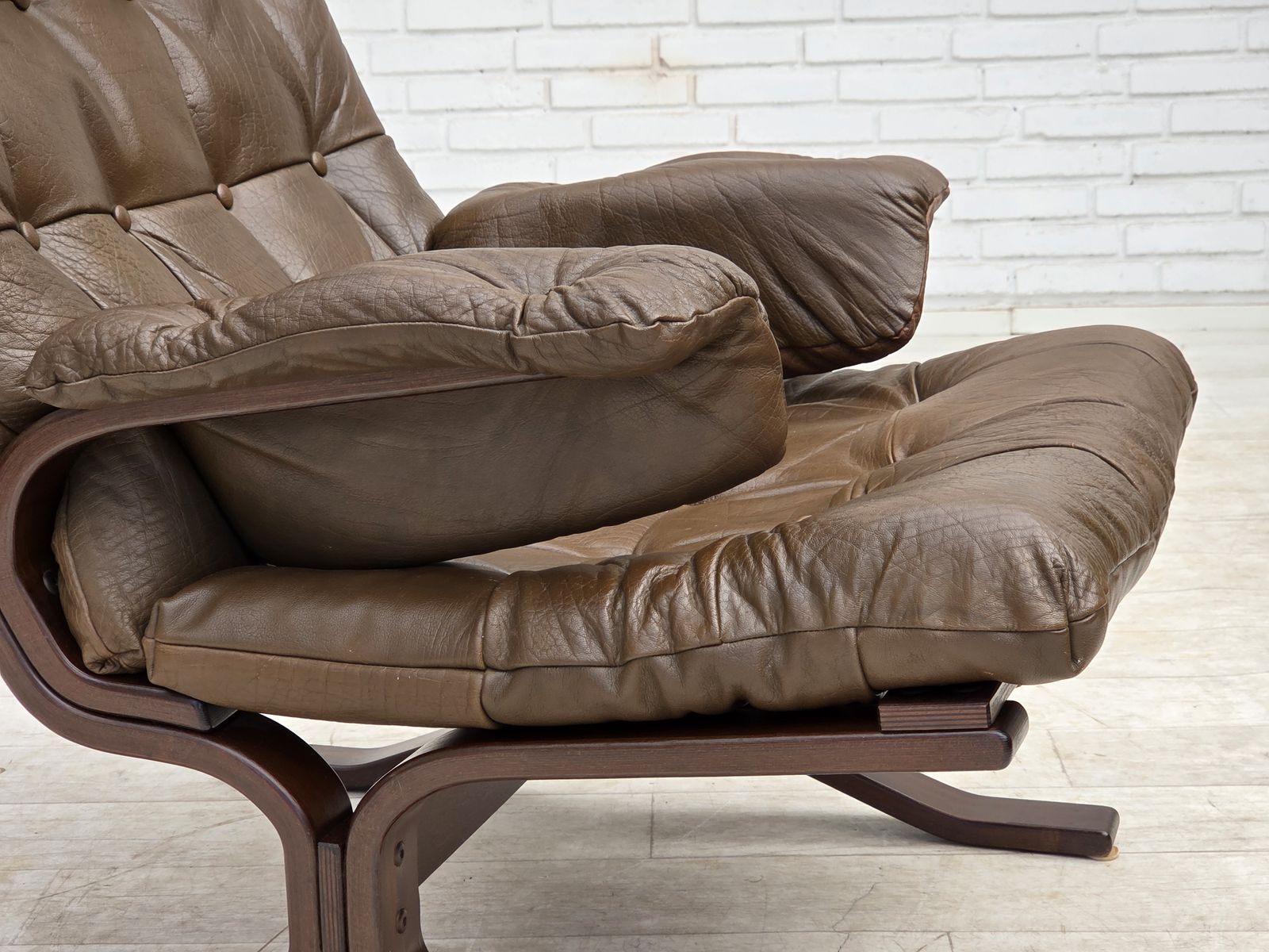 Ca. Jaren 1970, Scandinavisch Design, Fauteuil In Bruin Meubelleer. photo furniture