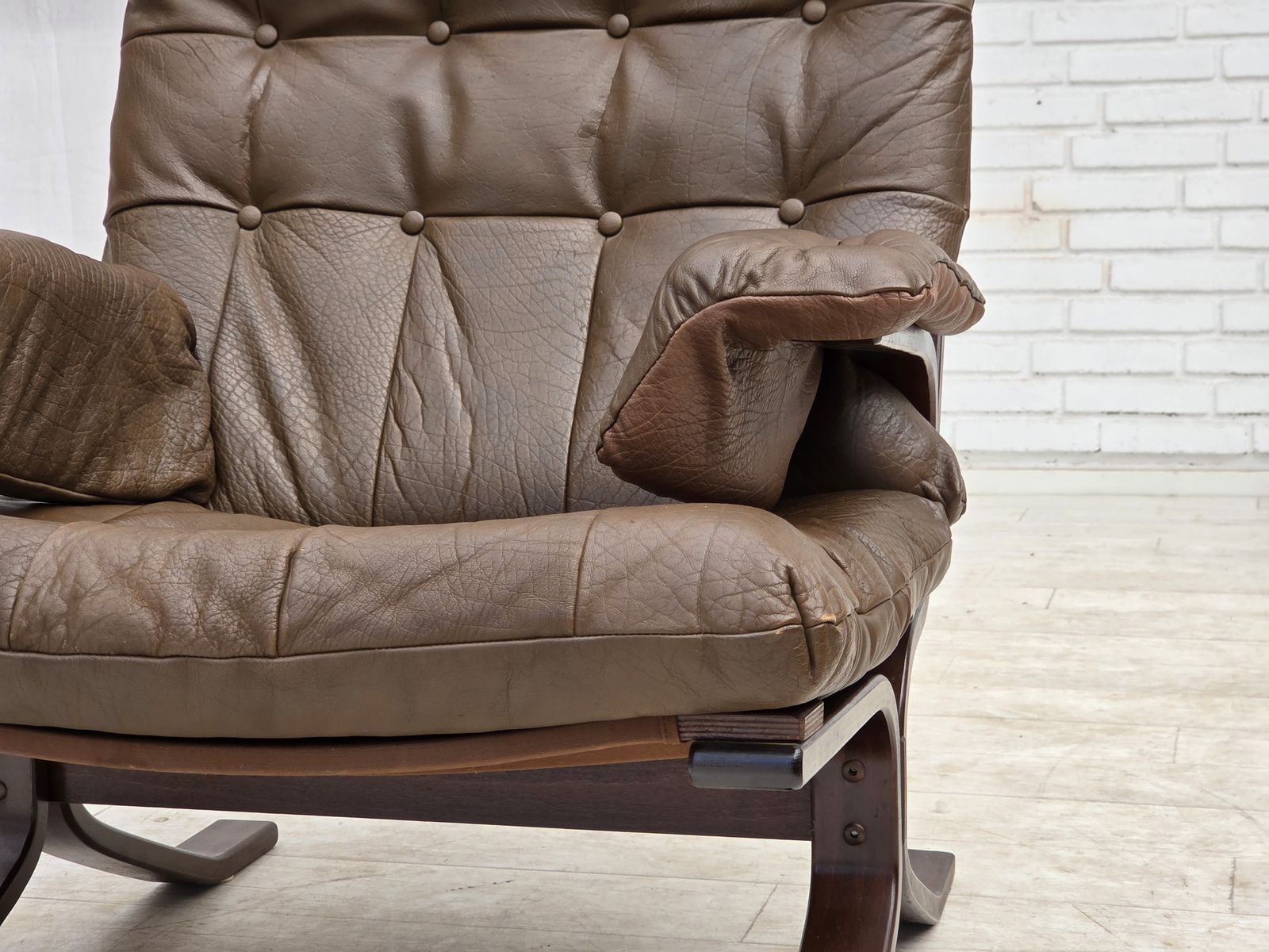 Ca. Jaren 1970, Scandinavisch Design, Fauteuil In Bruin Meubelleer. photo buy