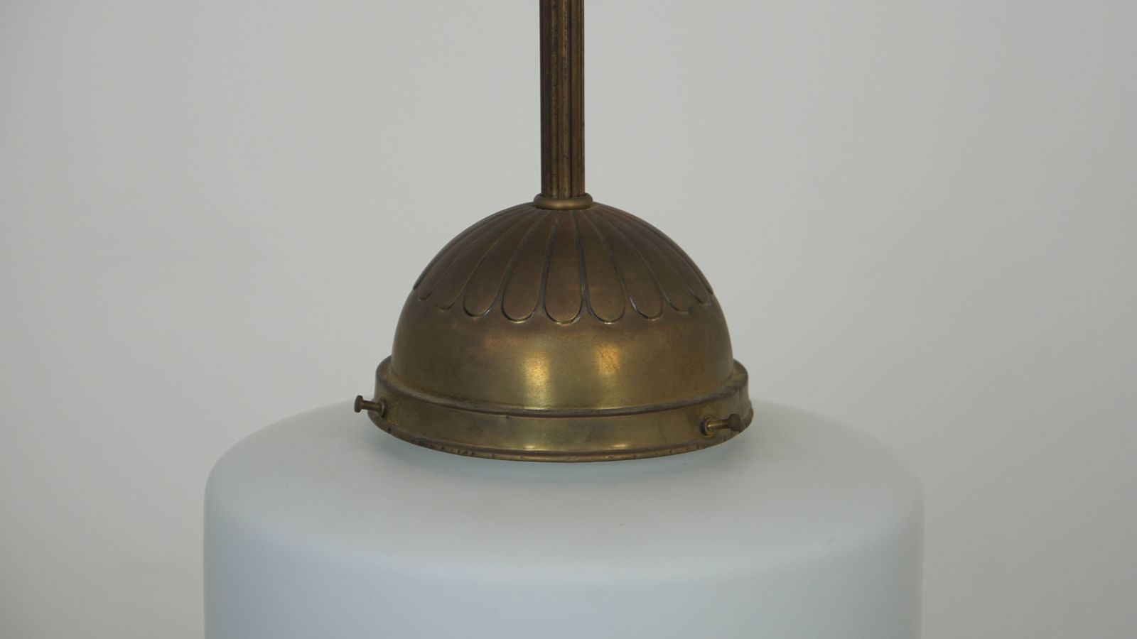 Klassieke Vintage Hanglamp Met Glas En Messing photo Verlichting
