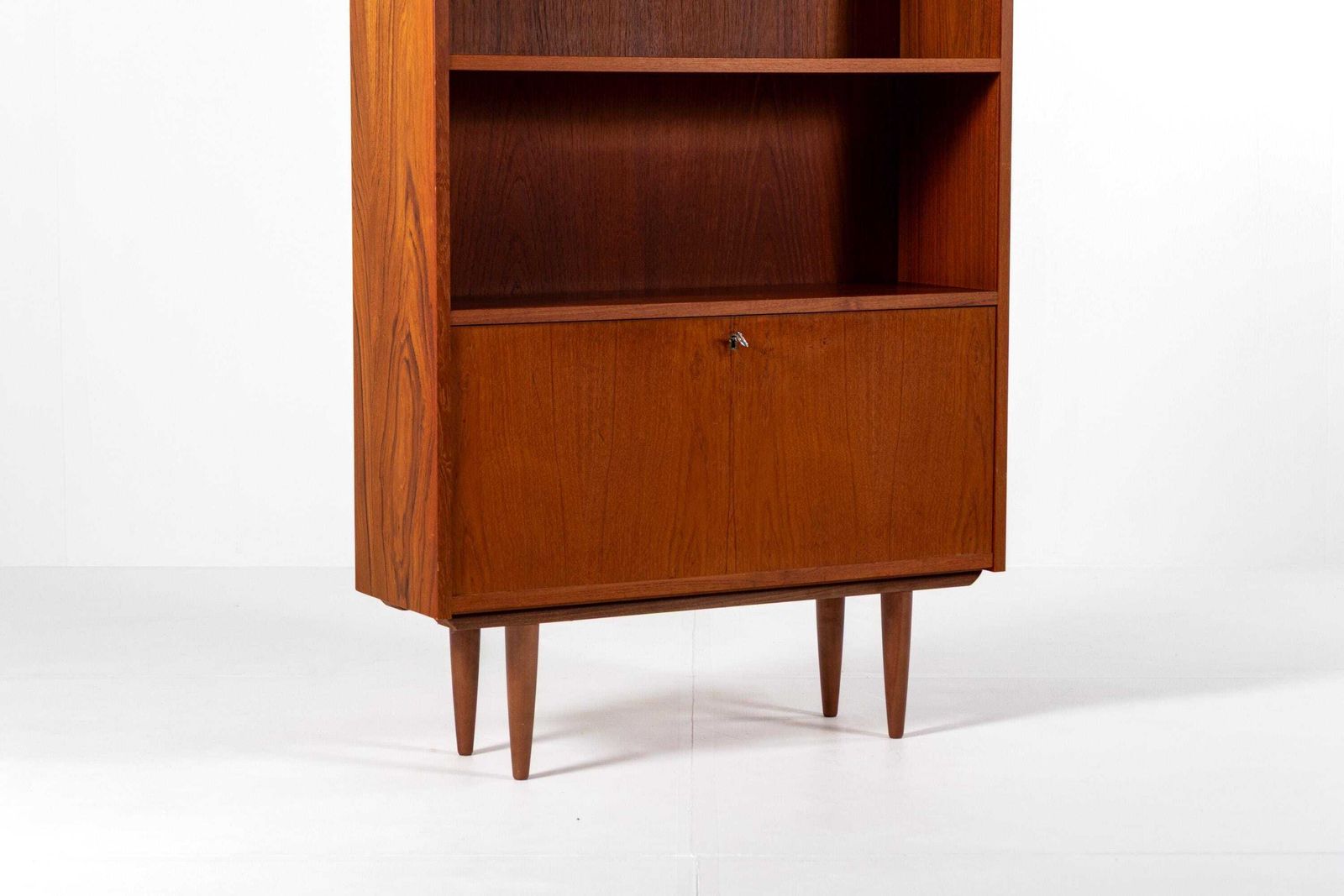 photo vinterior Danish Mid Century Teak Bookcase Cabinet, 1960s – Sejling Skabe