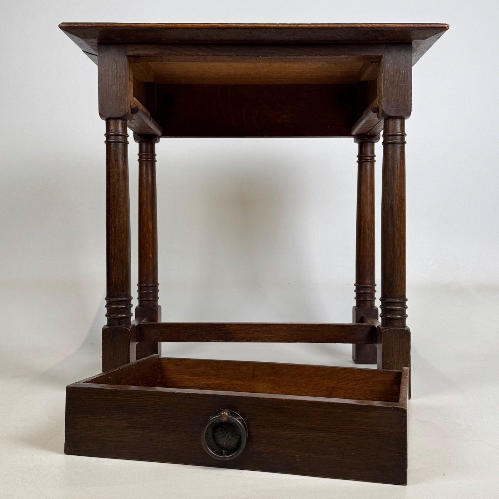 photo furniture Antique 20th Century Art Nouveau Style Side Table In Oak ( Af 5634 )