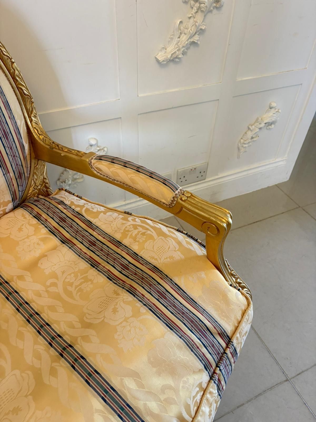 photo vinterior Antique French Giltwood Bergère Armchairs Set Of 4 Louis XVI Style Salon Chairs