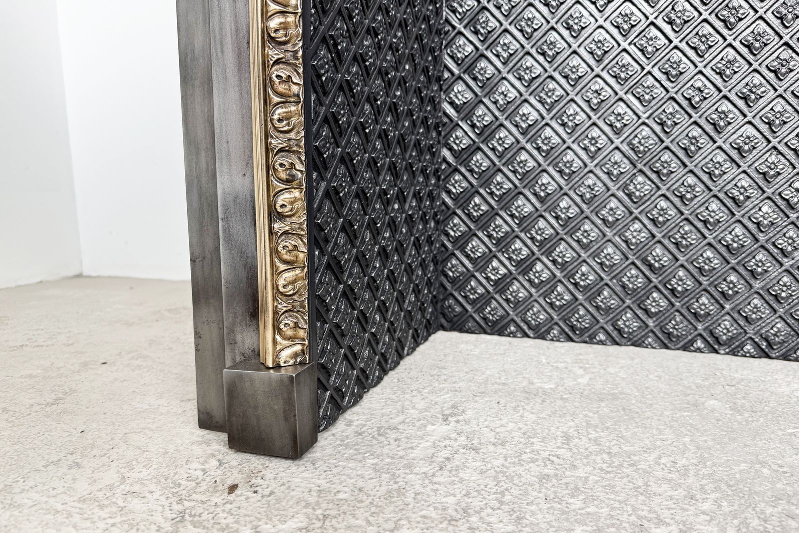 photo furniture Early 19th Century Regency Cast Iron And Bronze Fire Box