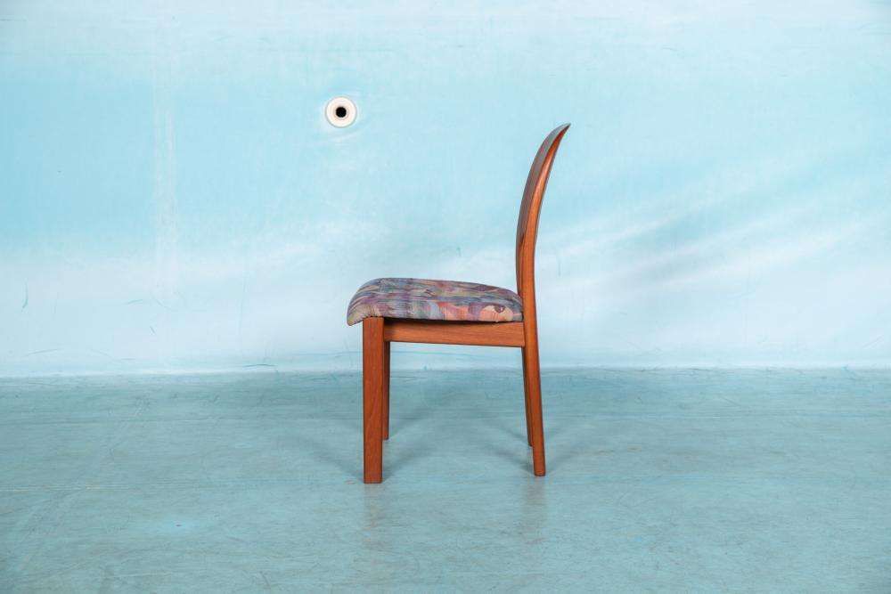1358.0 Japandi Deens Design Eetkamerstoelen Jaren '70 – Teakhouten photo