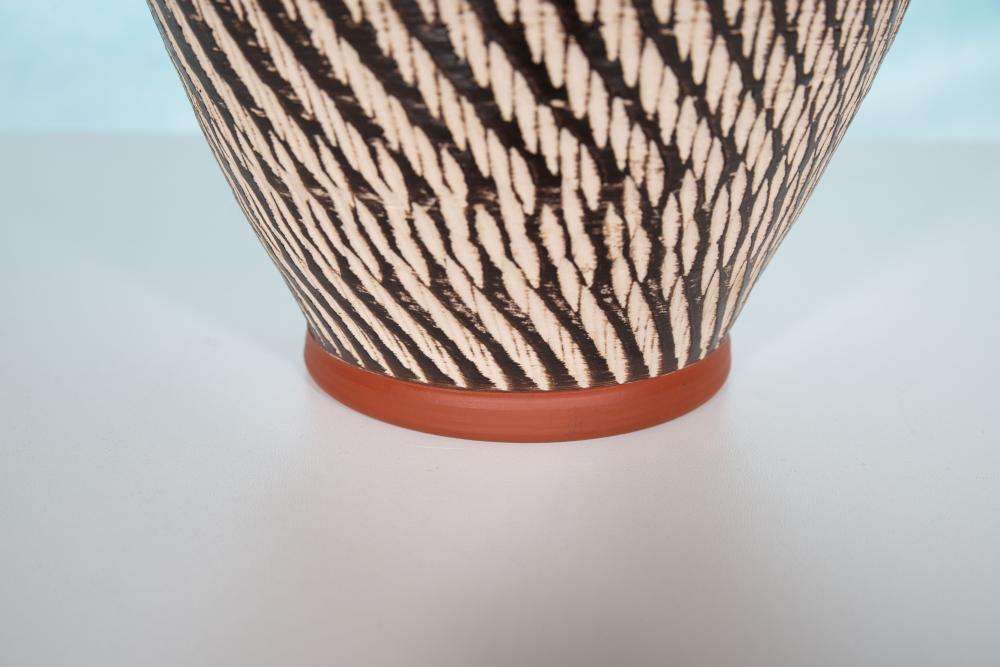 Woonaccessoires Vintage Wekara Sgraffito Vaas, Minimalistische Keramische Vaas photo