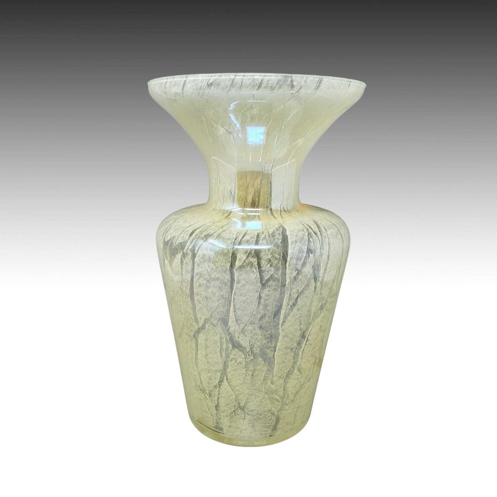 Vase de luxe en verre de Murano vert, fait main, par Maestro Del Vetro, années 1970. Fabriqué en Italie. photo vinterior