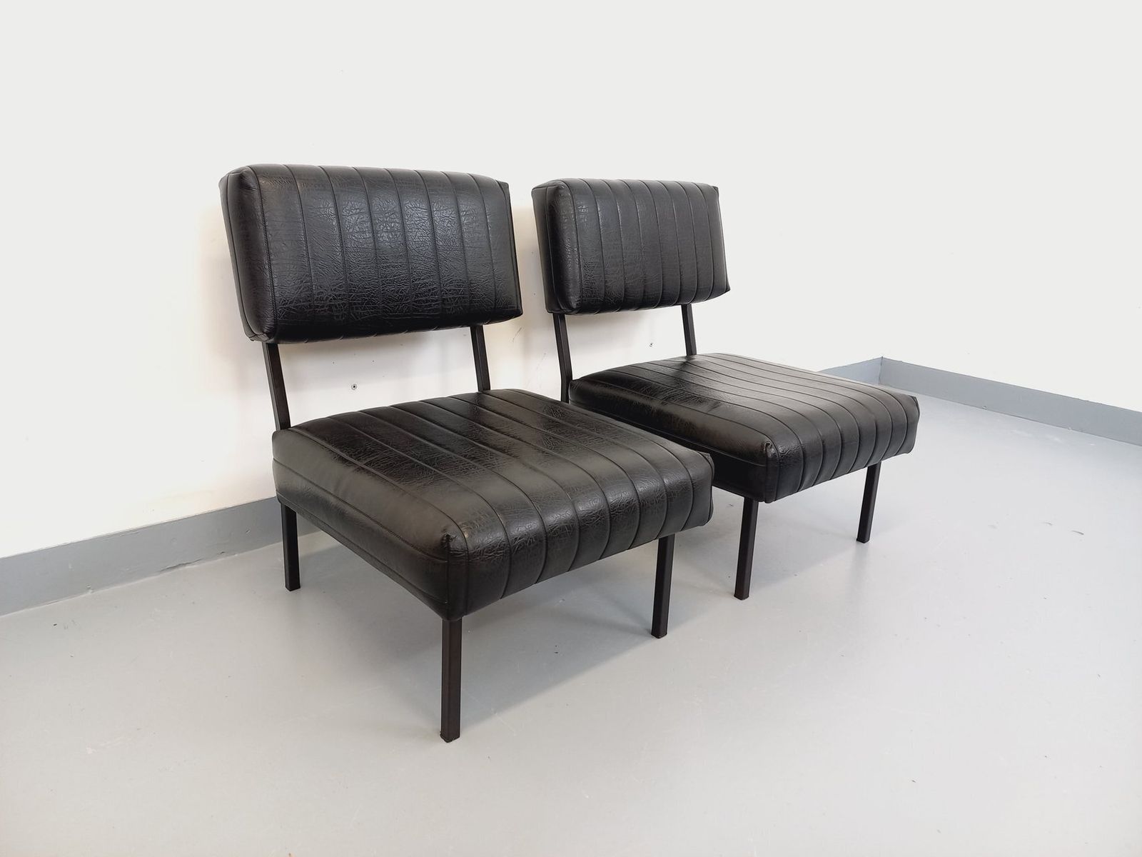 2 Modernist Armchairs In Black Imitation Leather And Metal