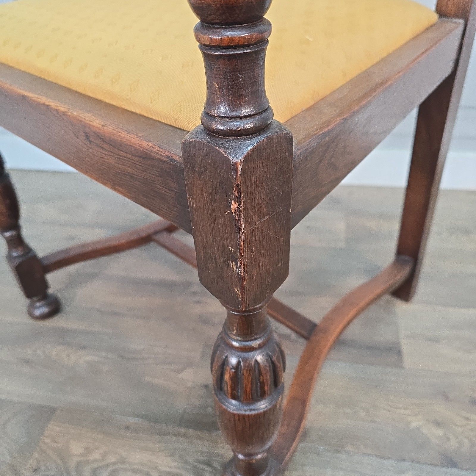 photo vintage Antique Oak Armchair Carved Upholstered Seat Arts & Crafts Hall Chair Wooden