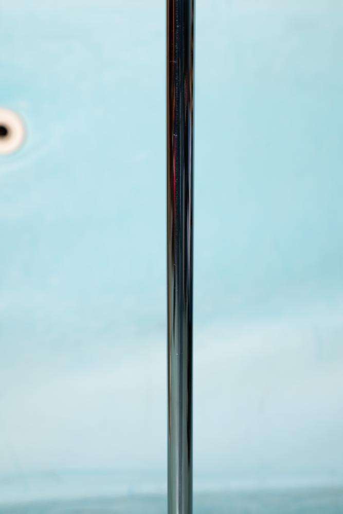 Vintage Vloerlamp Met Matglazen Kap En Chroom, Minimalistische Uplighter photo vinterior