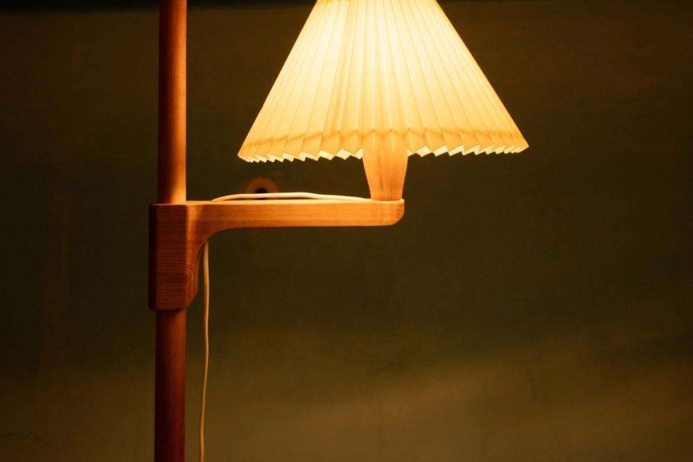 photo buy Minimalistische Carl Malmsten Vloerlamp – Grenen Vloerlamp, Zweden