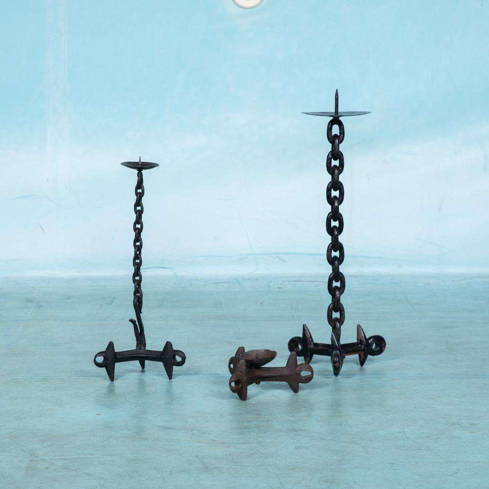 Brutalistisch Metalen Kandelaar, Minimalistische Ijzeren Kaarsenhouder photo Woonaccessoires