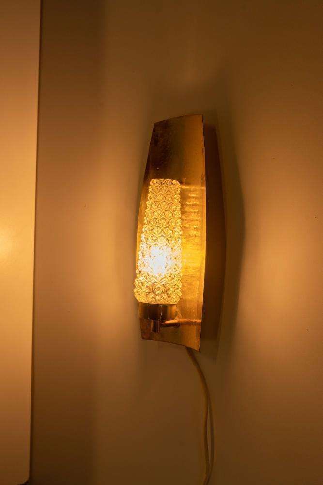 photo vintage Vintage Brass 1960s Glass Wall Lamp, Midcentury Light