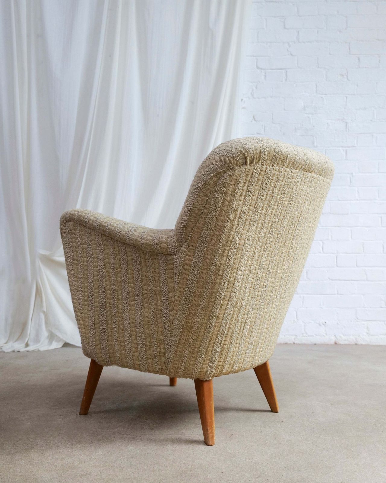 Mid Century Pale Yellow Armchair, Europe Mid 20th Century photo buy