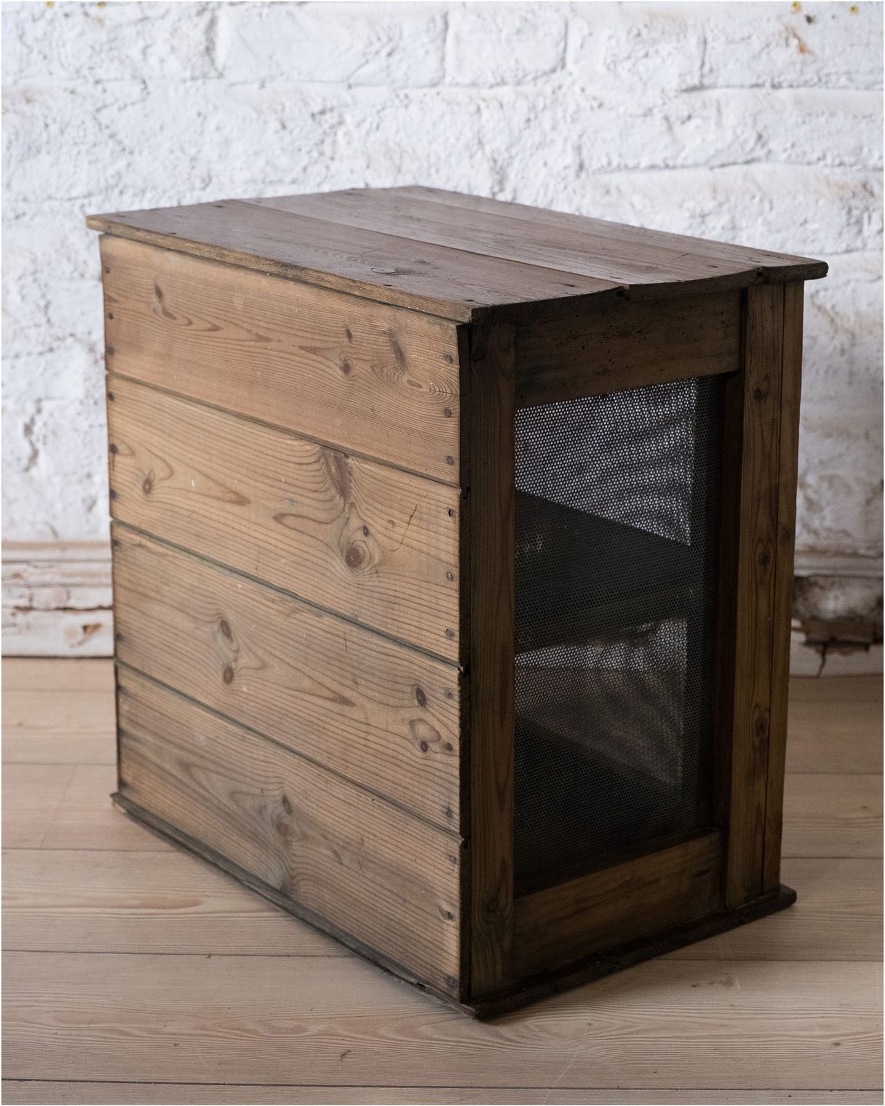 photo vinterior 19th Century Pine Food Safe Cupboard (966)