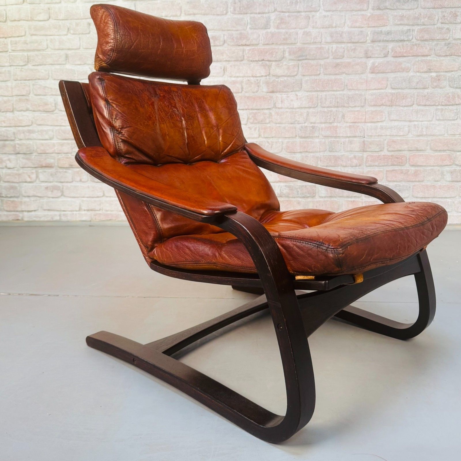 photo furniture Vintage 1970s Skippers Møbler Danish Bentwood Cantilever Leather Armchair