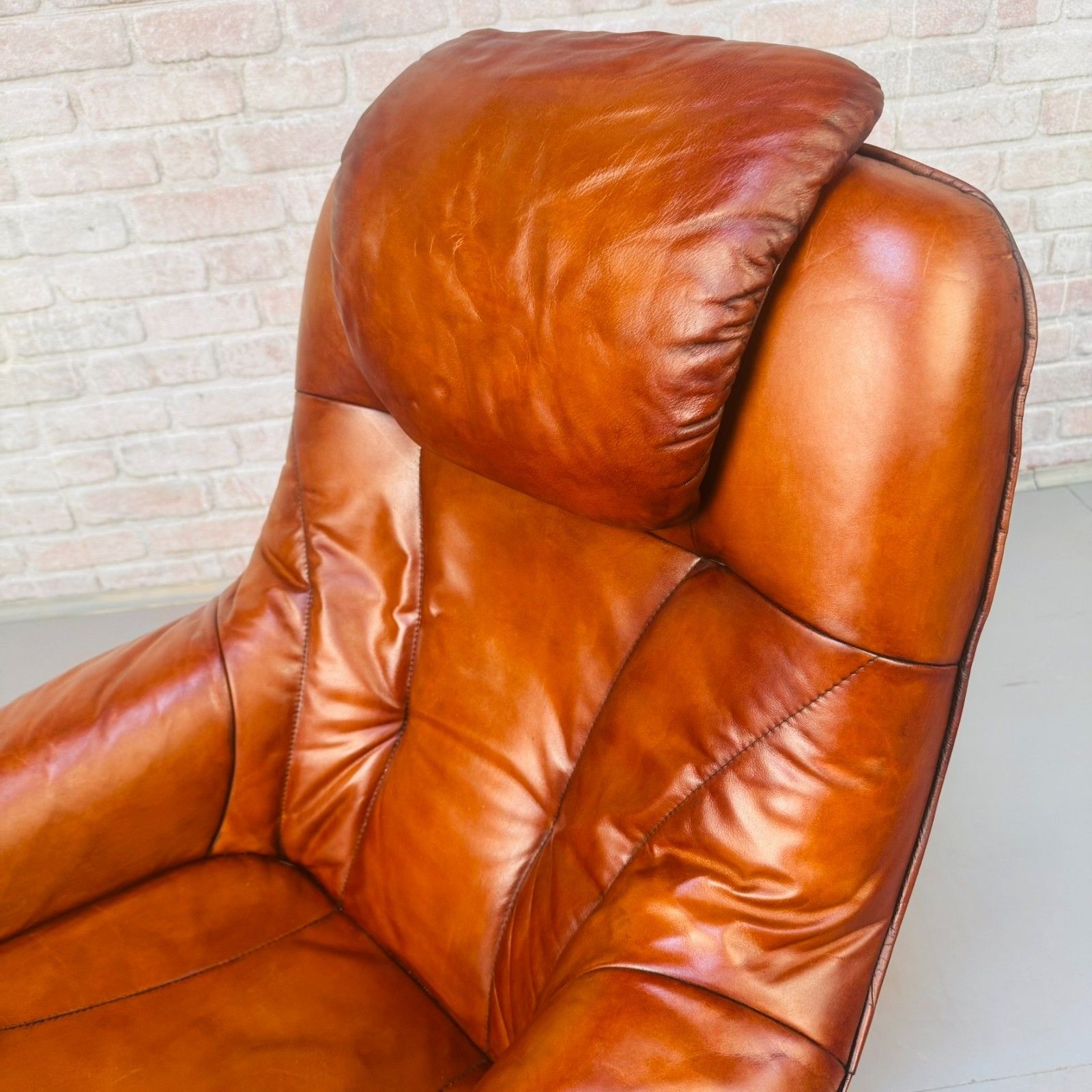 photo vinterior Vintage Danish Tan Leather Reclining Chair & Matching Footstool