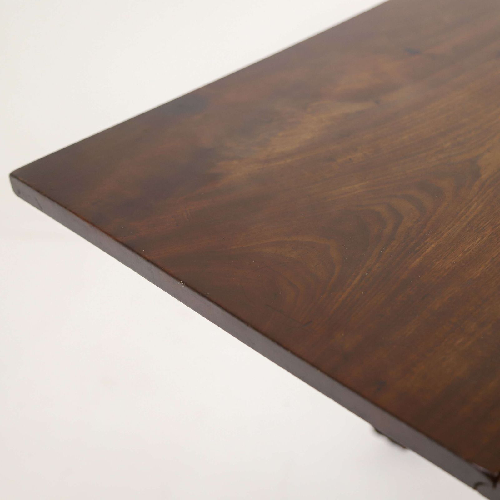 photo furniture George II Mahogany Drop‑Leaf Dining Table   Cabriole Legs & Claw‑And‑Ball Feet 1727–1760