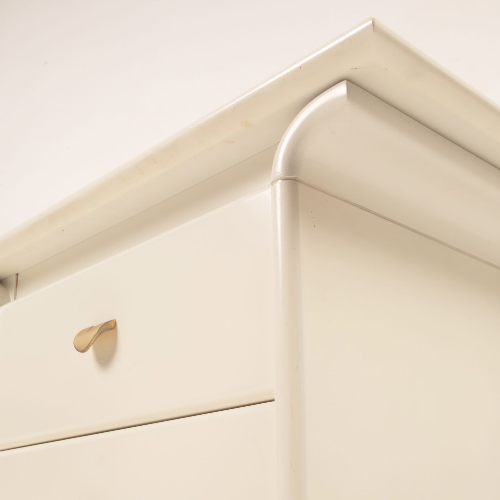 Pair Of Cream Lacquered Bedside Tables By Pierre Cardin, 1980 photo vinterior