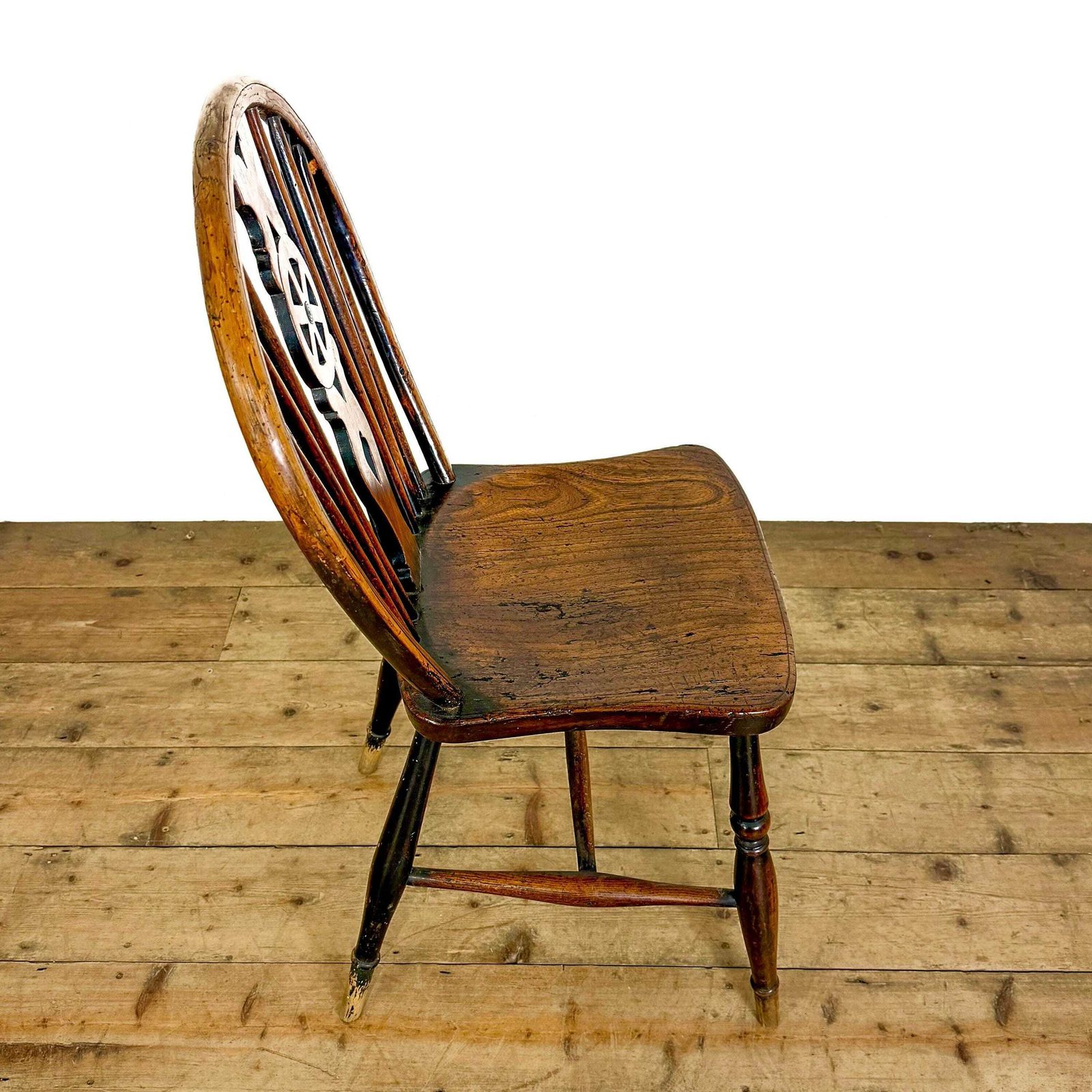 photo buy Antique Set Of Seven Wheelback Kitchen Chairs | Kitchen Chairs | Dining Chairs | Oak Antiques | Farmhouse Seating