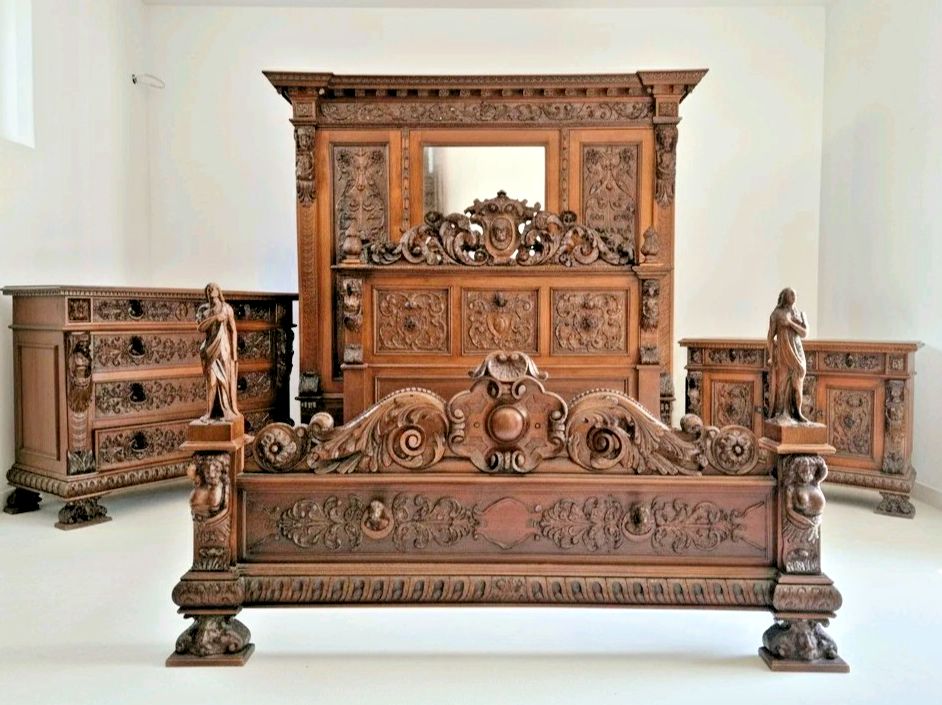 Antique Renaissance Bedroom Set King Size Bed Carved Walnut Italian Gothic Style