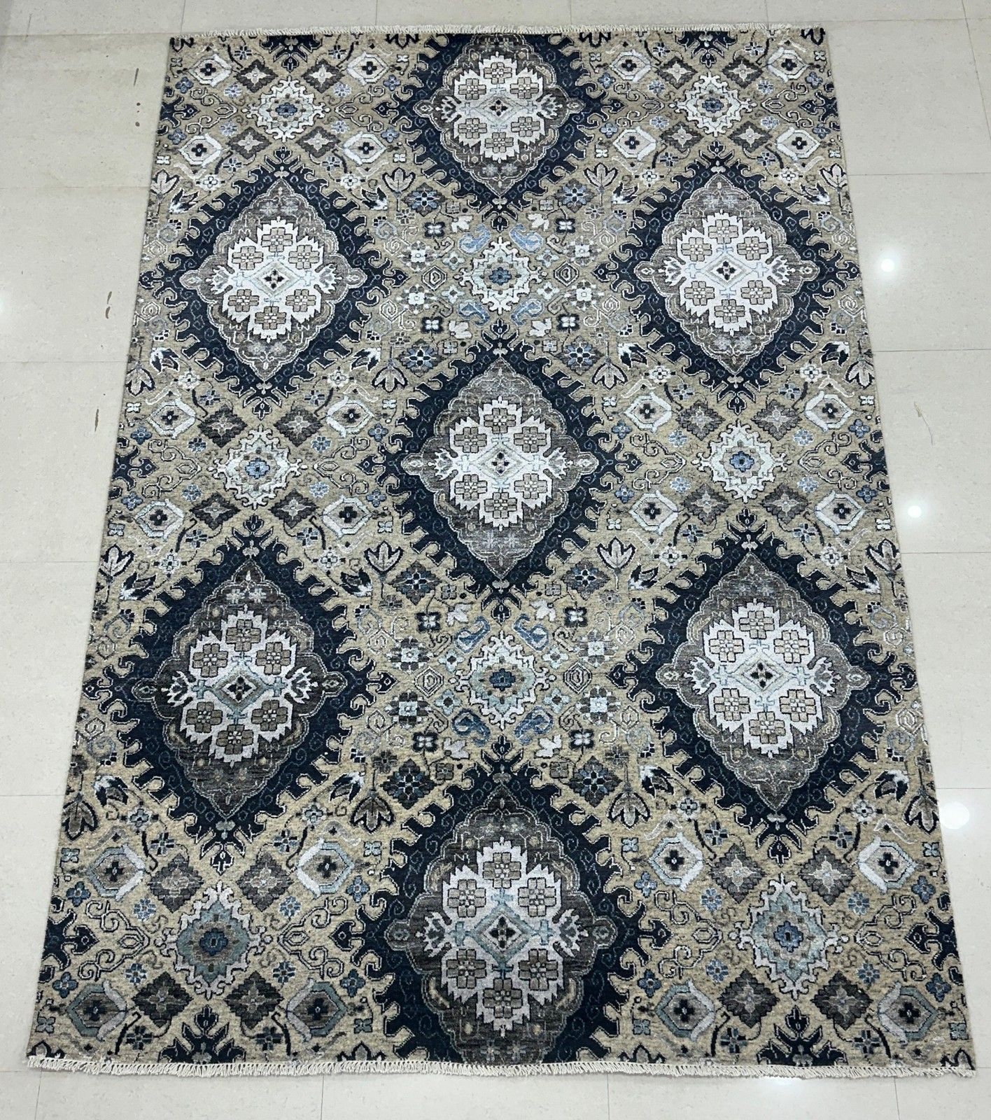 8x10 Ft Handgeknoopt Wollen Vloerkleed in Marineblauw en Taupe. Tapijt met Bloemmotief photo for sale
