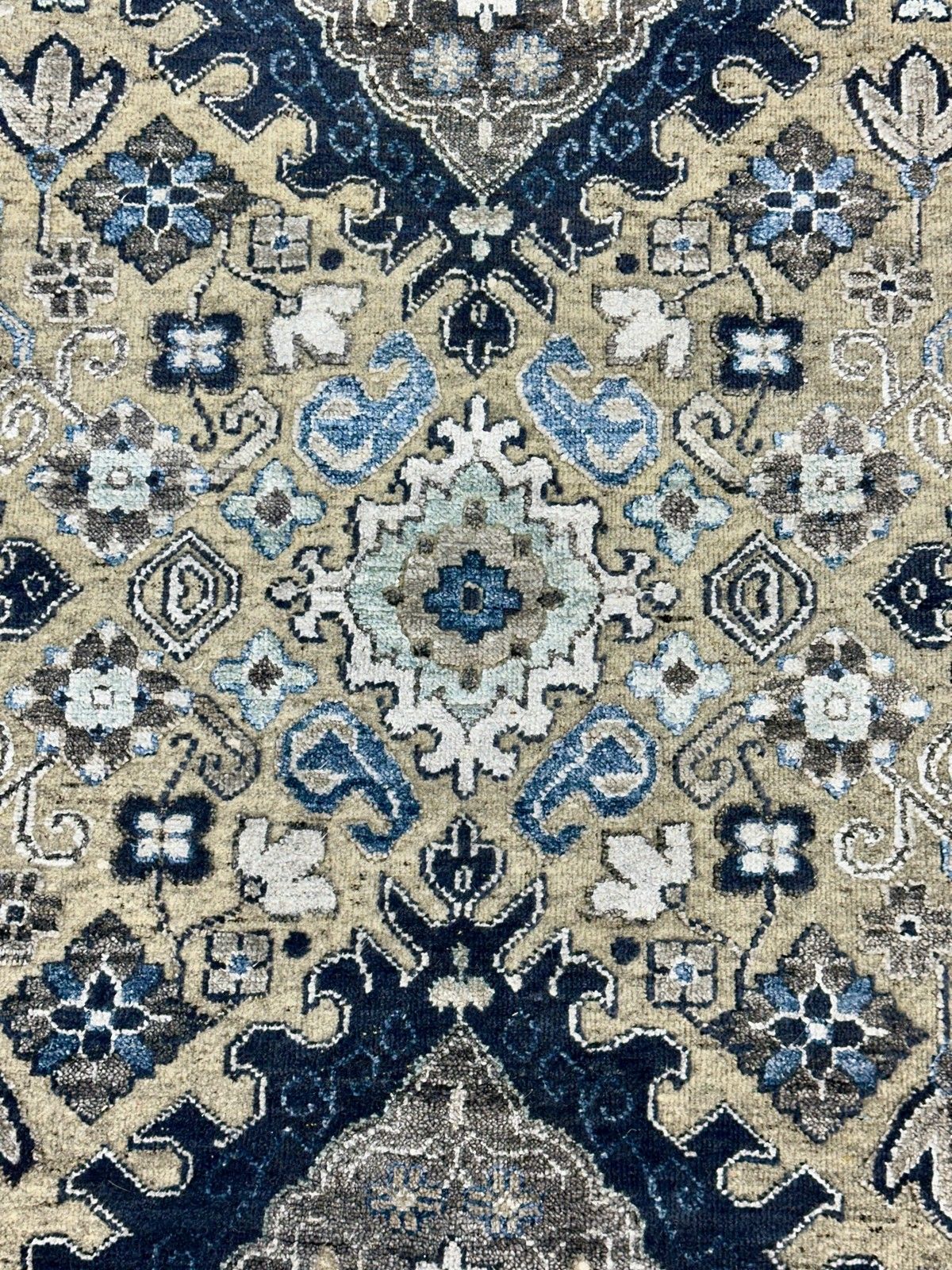 8x10 Ft Handgeknoopt Wollen Vloerkleed in Marineblauw en Taupe. Tapijt met Bloemmotief photo vinterior