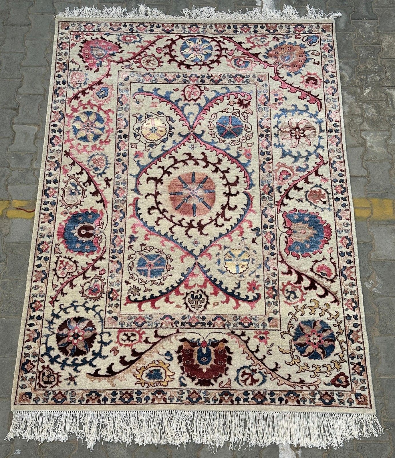 5x8 Ft Decoratief Handgemaakt Wollen en Zijden Vloerkleed, Ivoor Bloemenrank Tapisserie photo for sale