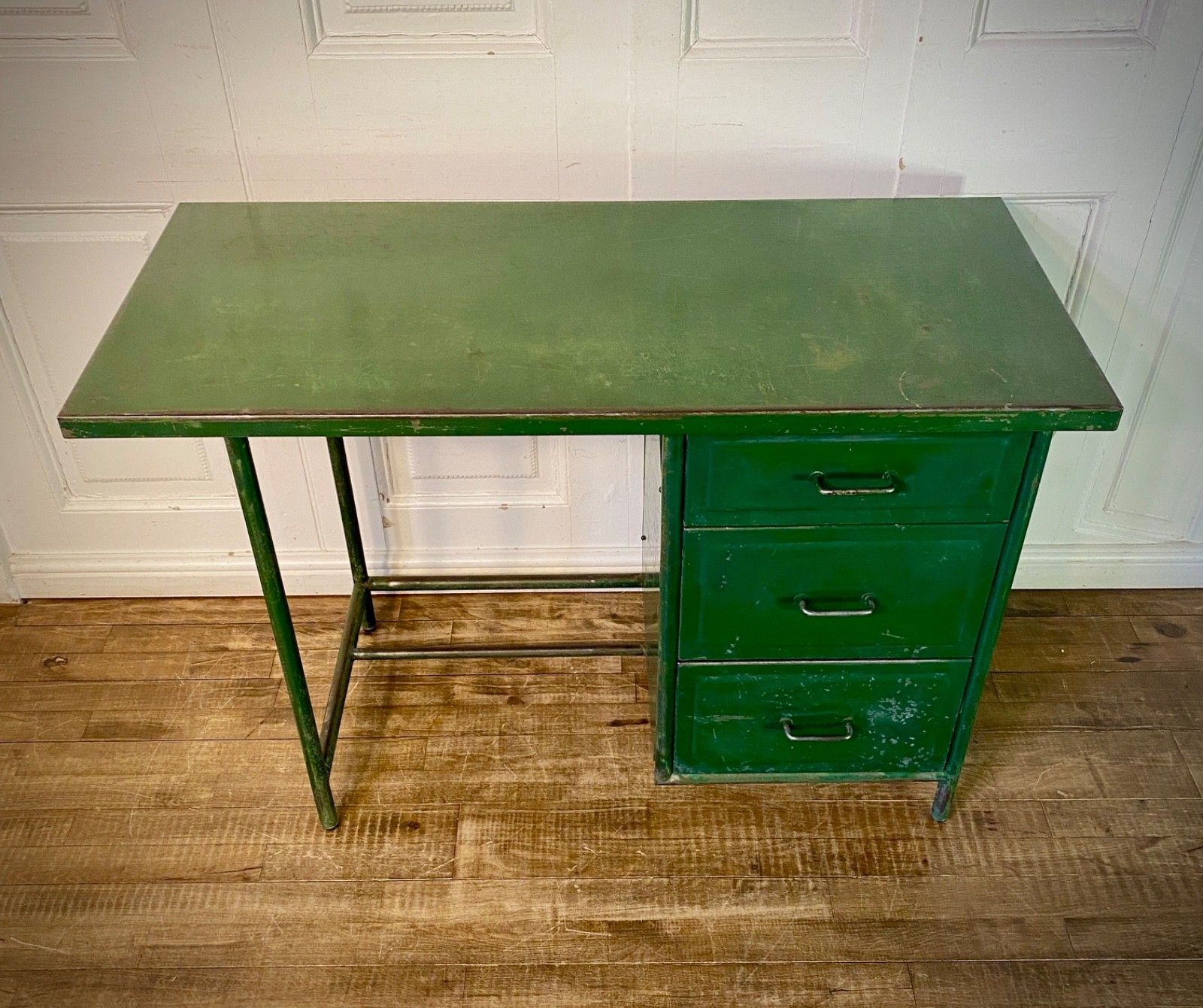 Vintage 1930s / 40s Home Office Metal Desk With Drawers. photo 360.0