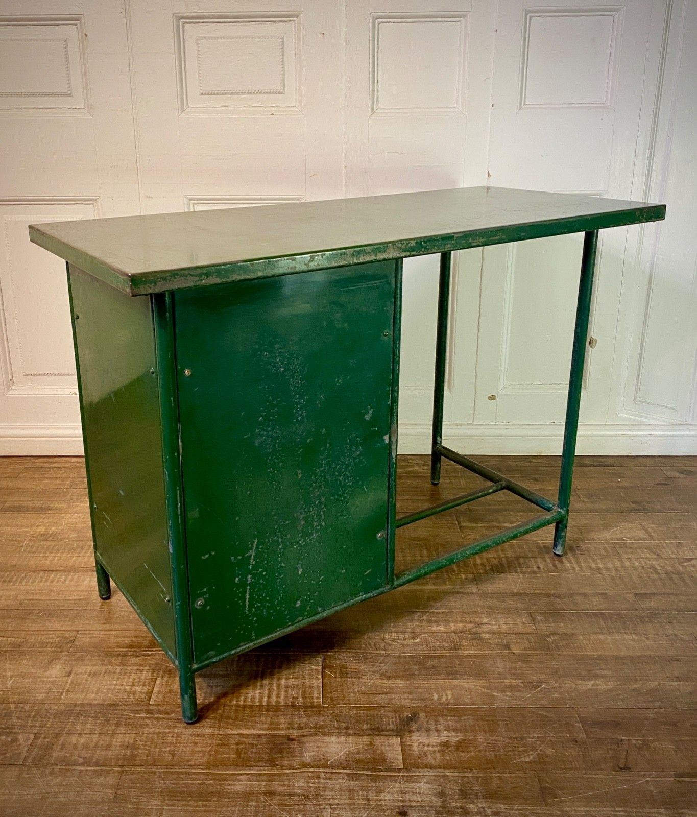 Vintage 1930s / 40s Home Office Metal Desk With Drawers. photo vintage
