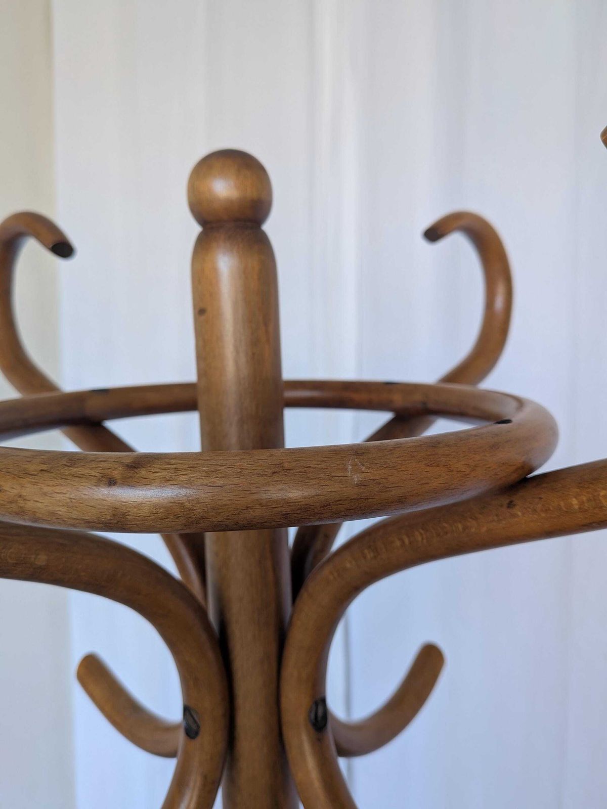 photo vintage Vintage Bentwood Coat Stand In Thonet Style, Dark Brown Wood Hall Tree, Entryway Coat Rack