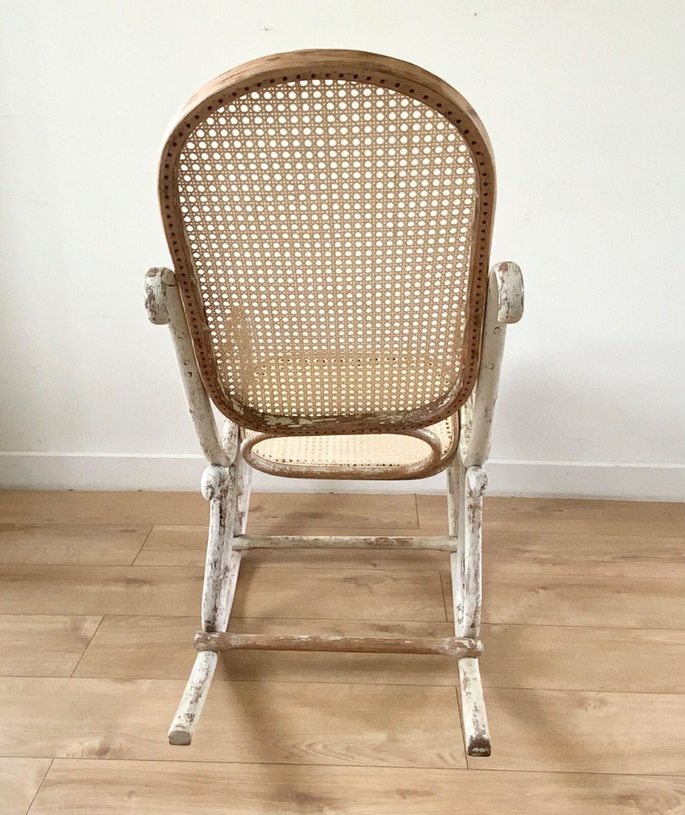 Antique Thonet Bentwood Rocking Chair Nr. 10 Art Nouveau Circa 1880s In White photo 651.0