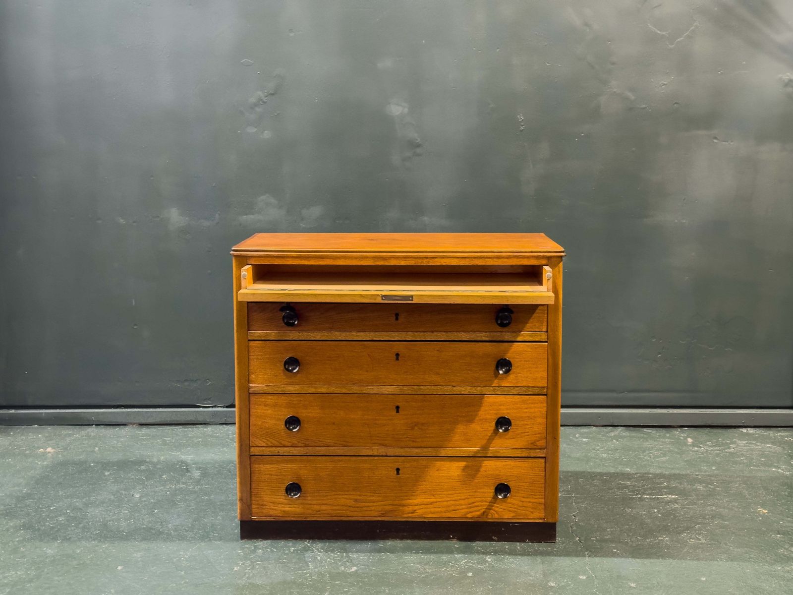 Chest Of Drawers With Wooden Handle photo vinterior