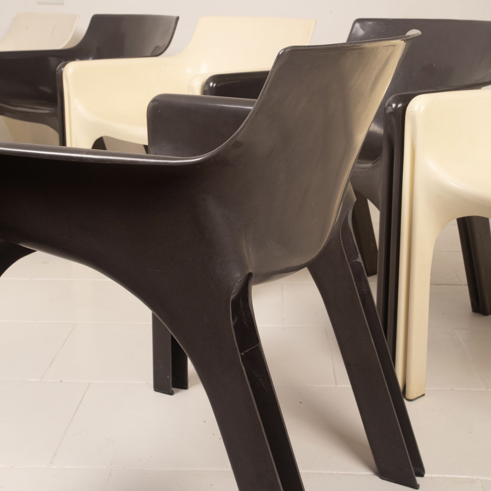 Set Of Six Gaudì Armchairs By Vico Magistretti For Artemide photo vinterior
