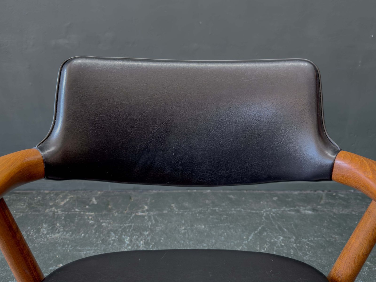 photo buy Teak Gm11 Armchair By Svend Aage Eriksen Of Glostrup