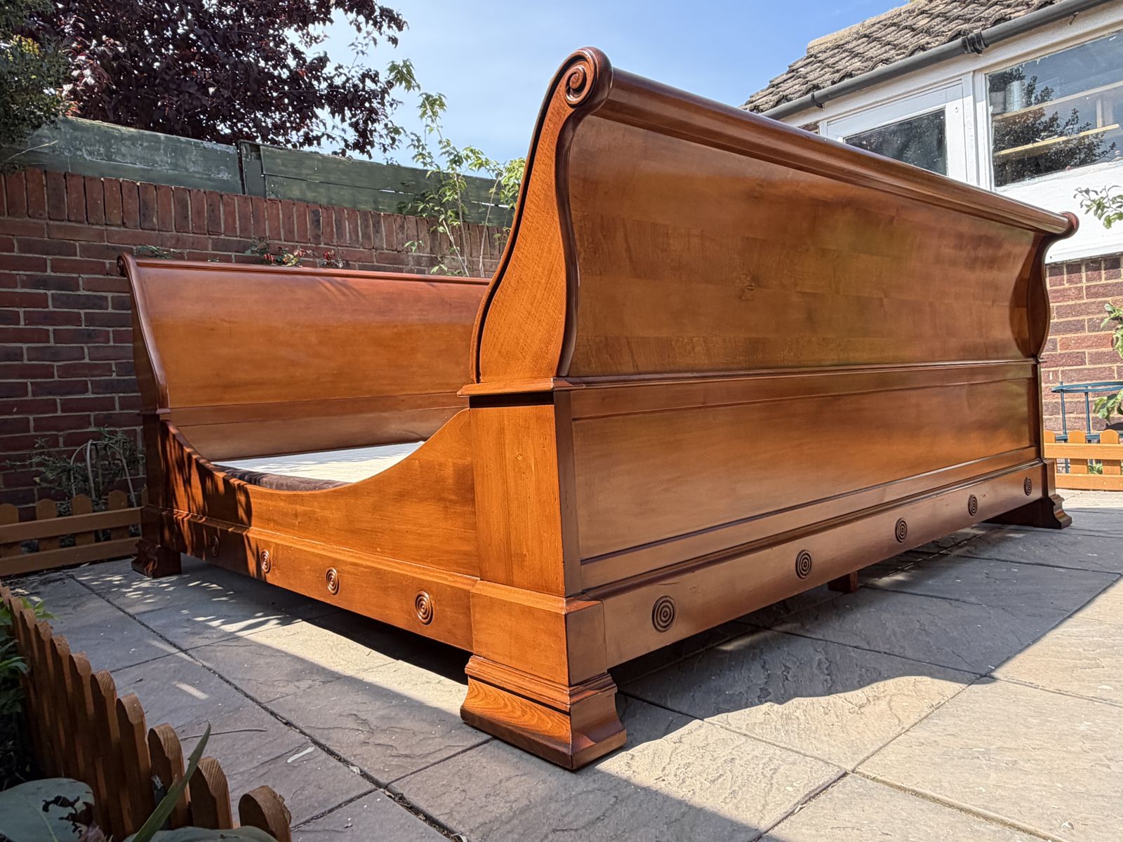 Glorious “And So To Bed” Luxury Chamonix Sleigh Emperor Frame   Great Condition – Rrp £7.5k