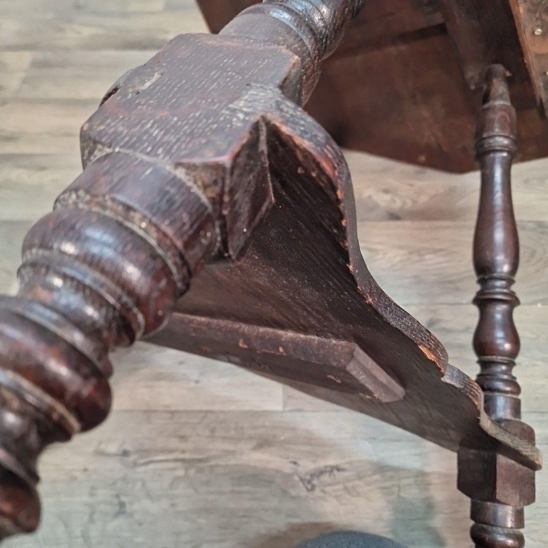 photo vintage Antique Carved Lamp Table Oak Nonagonal – Arts And Crafts Side Liberty & Co