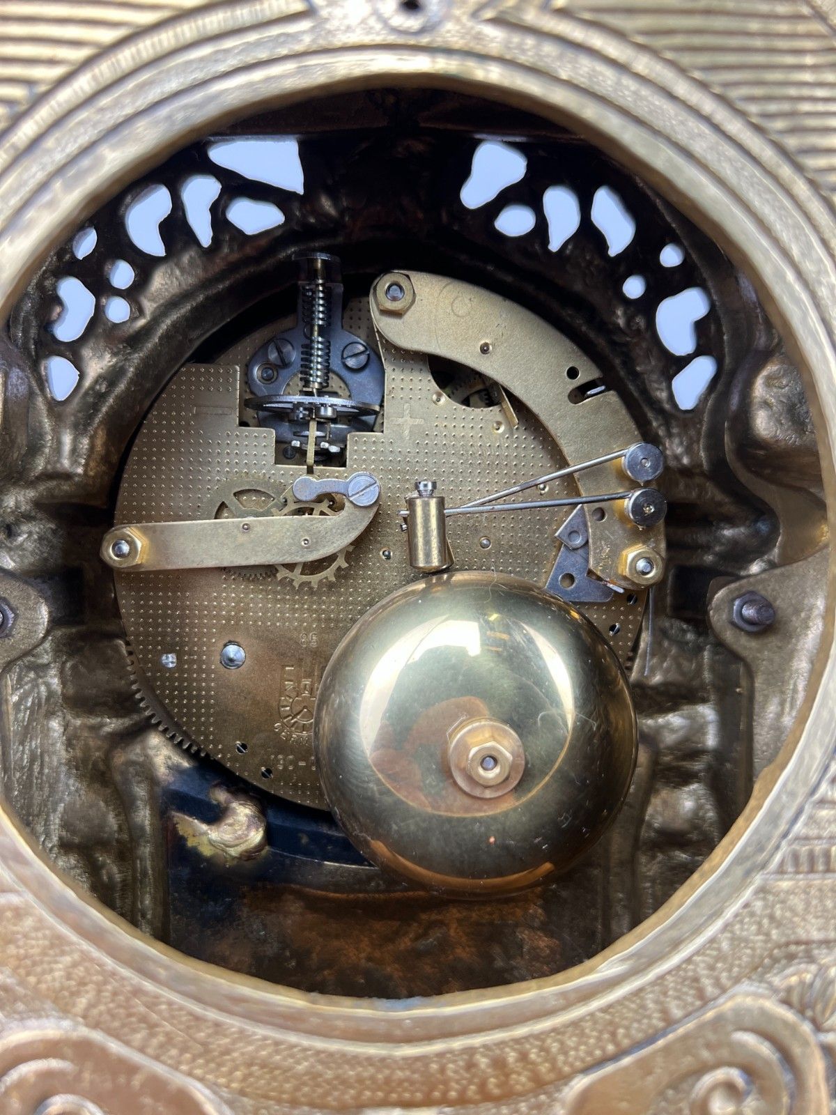 photo vintage Clock Vintage Style Brass Ornate Mantel Clock Decorative Table Clock Lot 6038