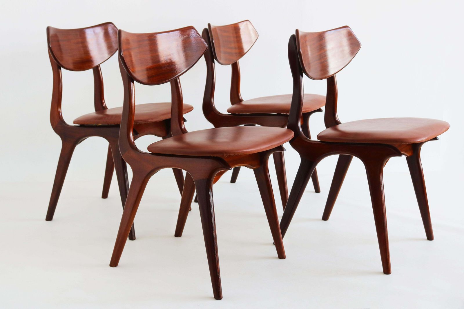 photo furniture Lot de 4 chaises de salle à manger de design néerlandais par Louis van Teeffelen pour AWA, 1960, en teck
