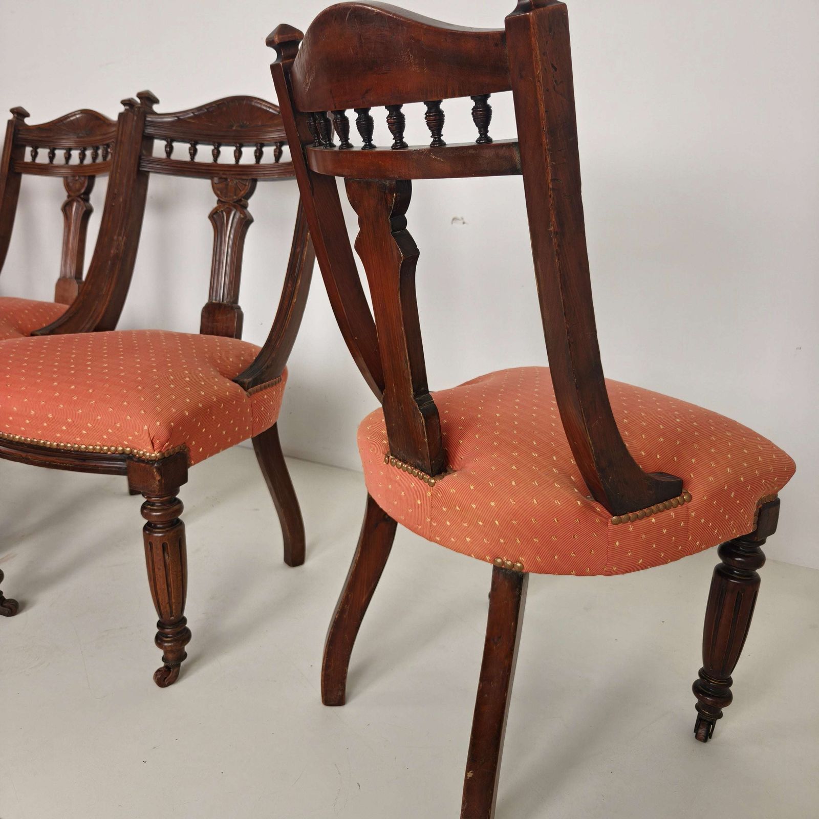 photo furniture Set Of 12 Late Victorian Walnut Dining Chairs With Original Castors