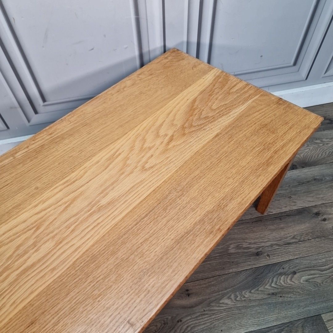 Vintage Coffee Table Solid Oak Carved Edge – Wooden Mid Century Arts & Crafts photo vinterior