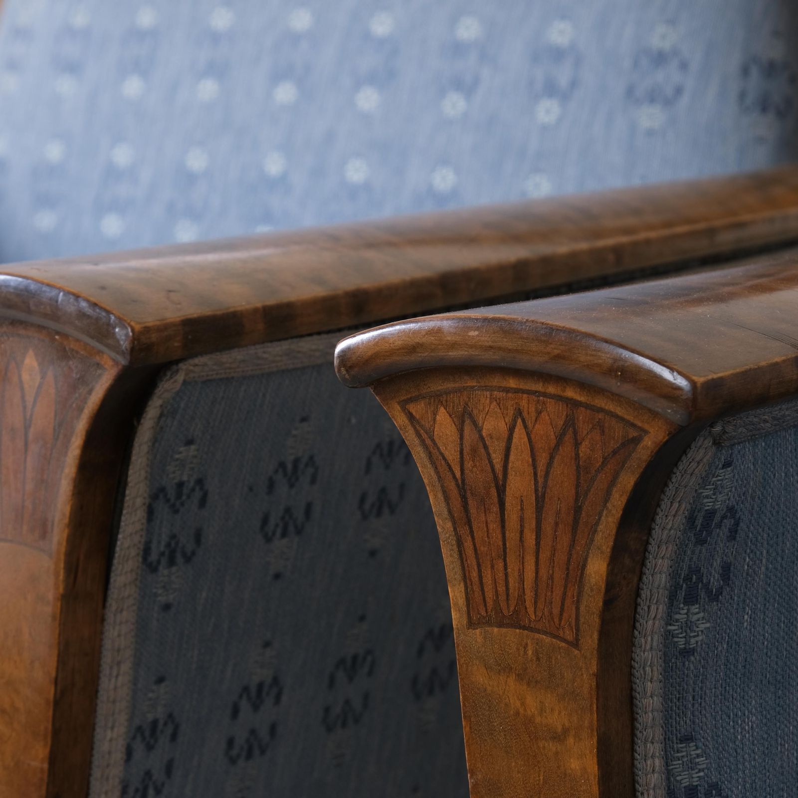 4343.0 Biedermeier fauteuils in satijnberk | Zweden | jaren 1920 | set van 2 photo