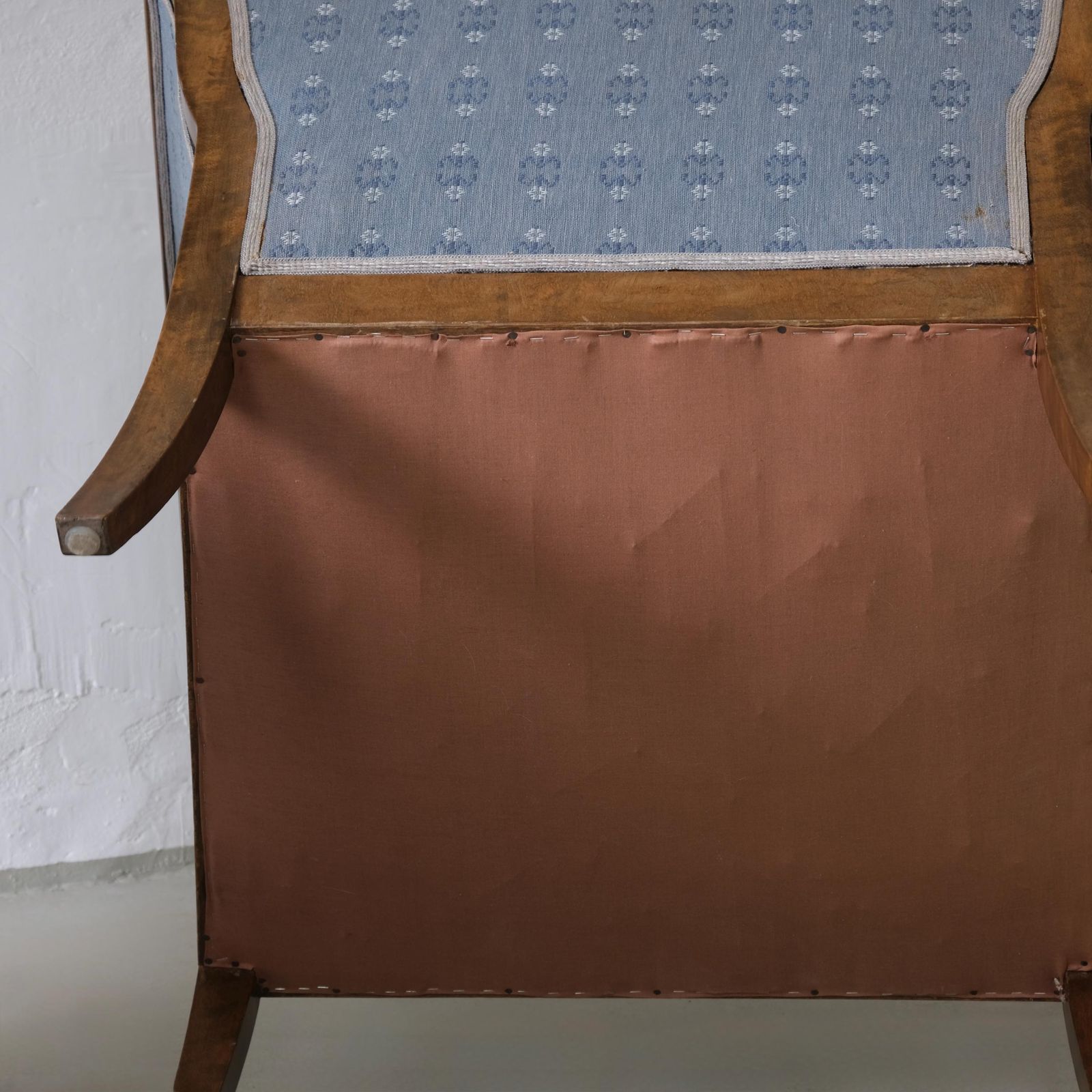 photo vintage Biedermeier fauteuils in satijnberk | Zweden | jaren 1920 | set van 2