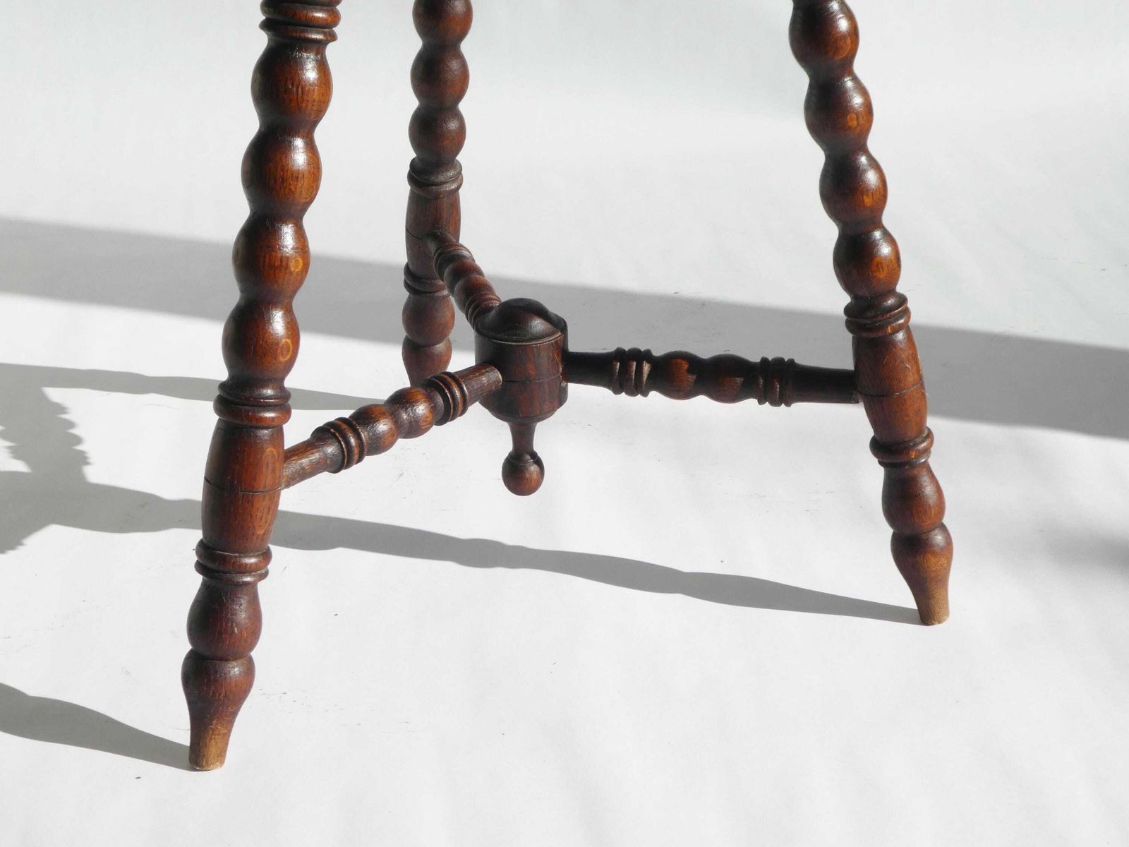 Antique Oak Wooden Side Table, Floral Carved Bobbin Leg Plant Stand, Pedestal Trefoil Top photo 348.0